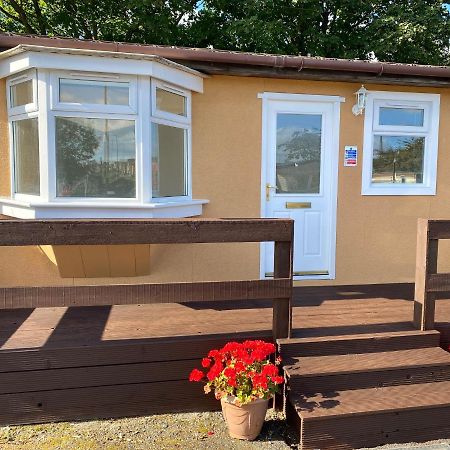 1-Bedroom Semi-Detached Chalet In Uddingston, Glasgow Exteriér fotografie