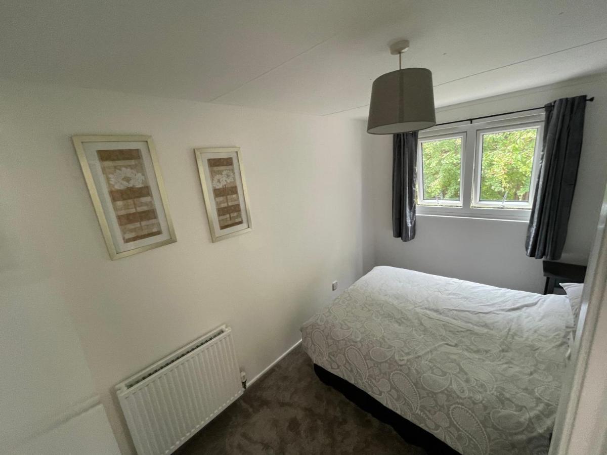 1-Bedroom Semi-Detached Chalet In Uddingston, Glasgow Exteriér fotografie