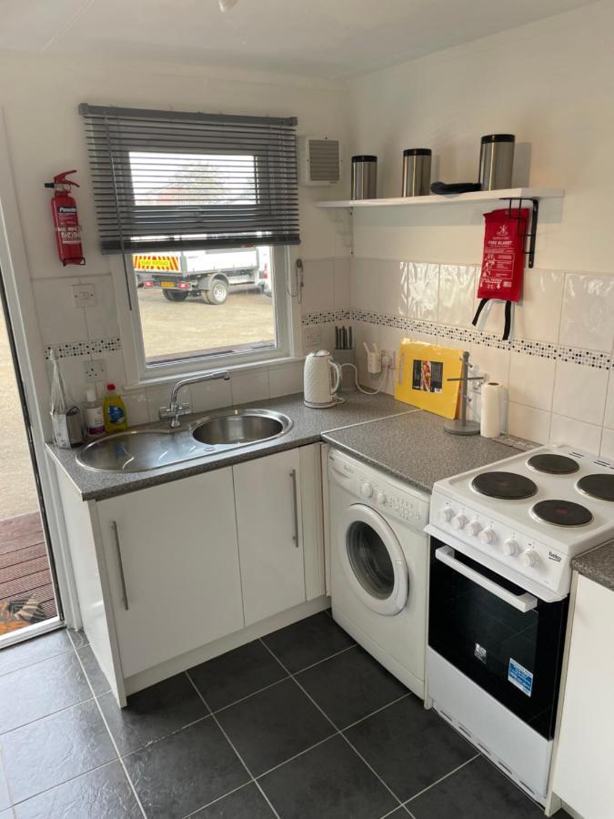 1-Bedroom Semi-Detached Chalet In Uddingston, Glasgow Exteriér fotografie