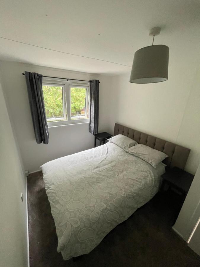 1-Bedroom Semi-Detached Chalet In Uddingston, Glasgow Exteriér fotografie