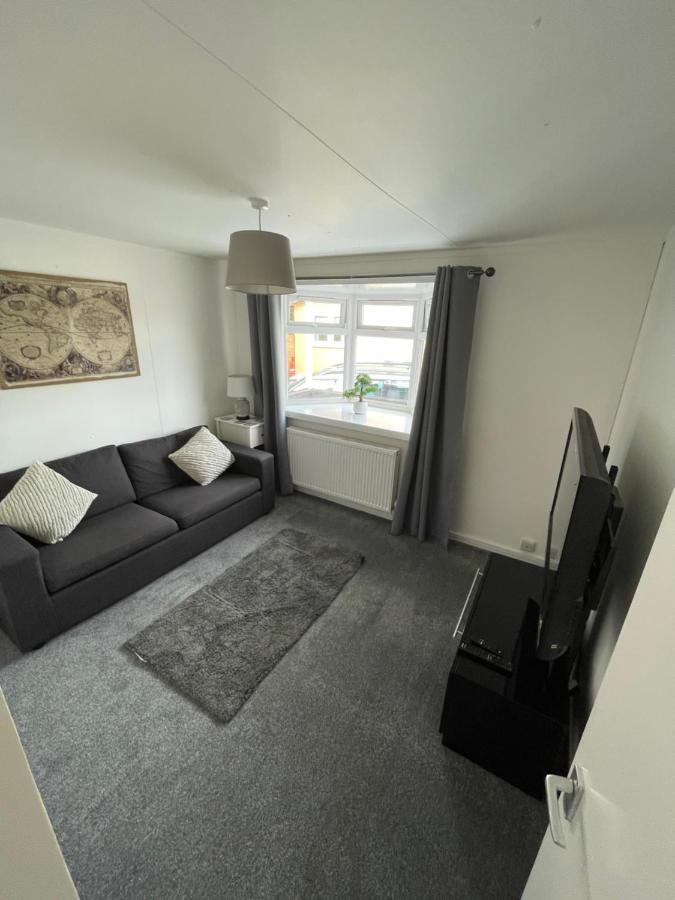 1-Bedroom Semi-Detached Chalet In Uddingston, Glasgow Exteriér fotografie
