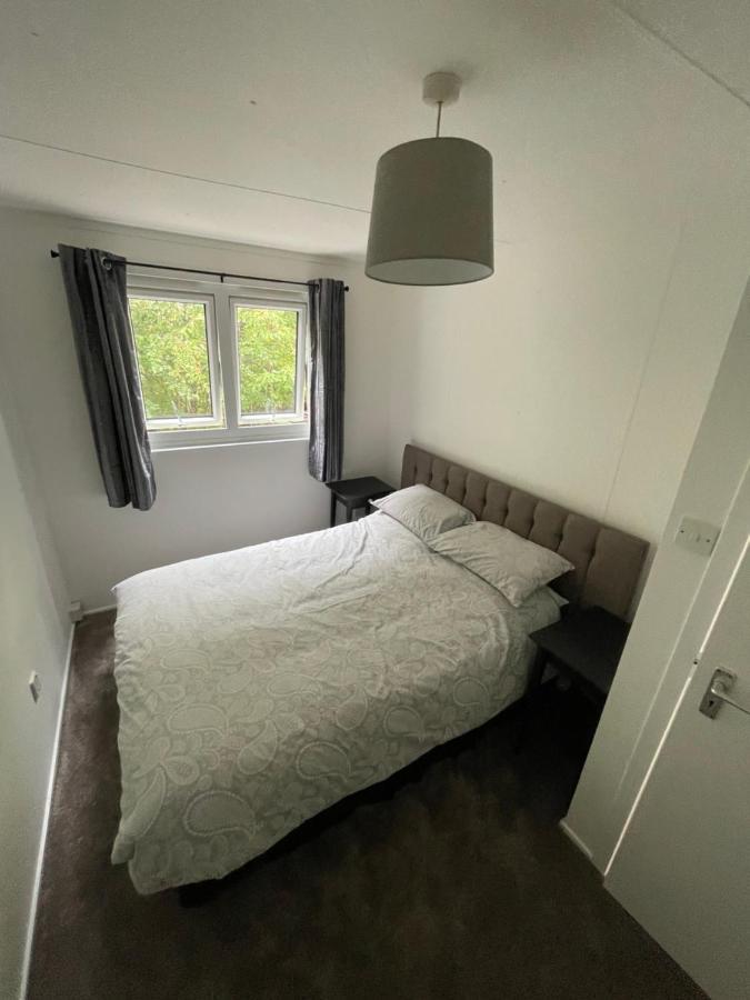 1-Bedroom Semi-Detached Chalet In Uddingston, Glasgow Exteriér fotografie