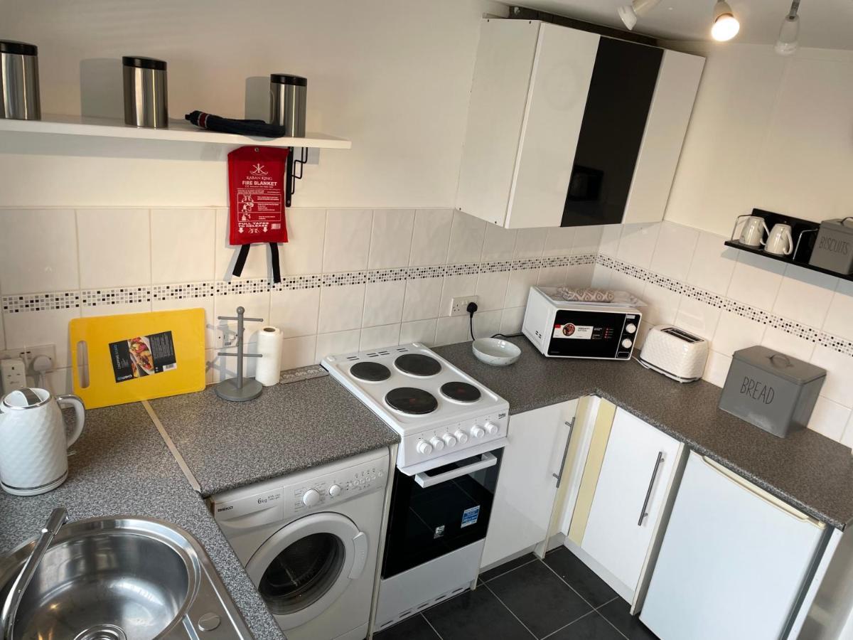 1-Bedroom Semi-Detached Chalet In Uddingston, Glasgow Exteriér fotografie