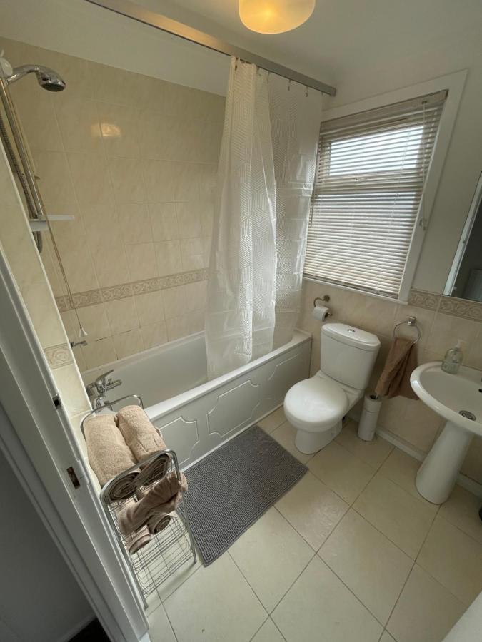 1-Bedroom Semi-Detached Chalet In Uddingston, Glasgow Exteriér fotografie